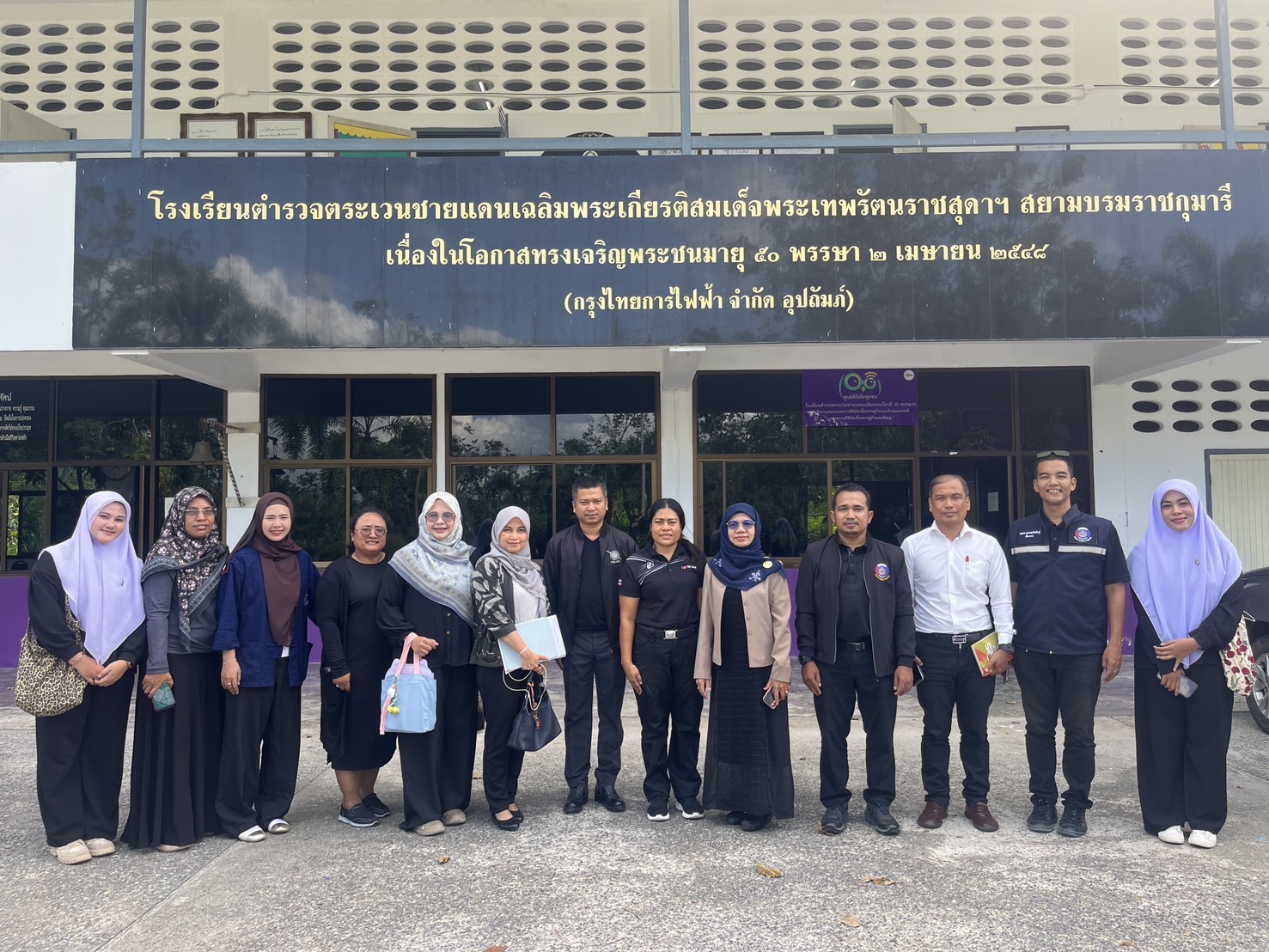 พช.เมืองยะลา ลงพื้นที่เตรียมความพร้อมจัดกิจกรรม “อบรมพัฒนาทักษะอาชีพแปรรูปผลิตภัณฑ์จากตะไคร้หอมในพื้นที่หมู่บ้านสุขศาลาพระราชทาน”