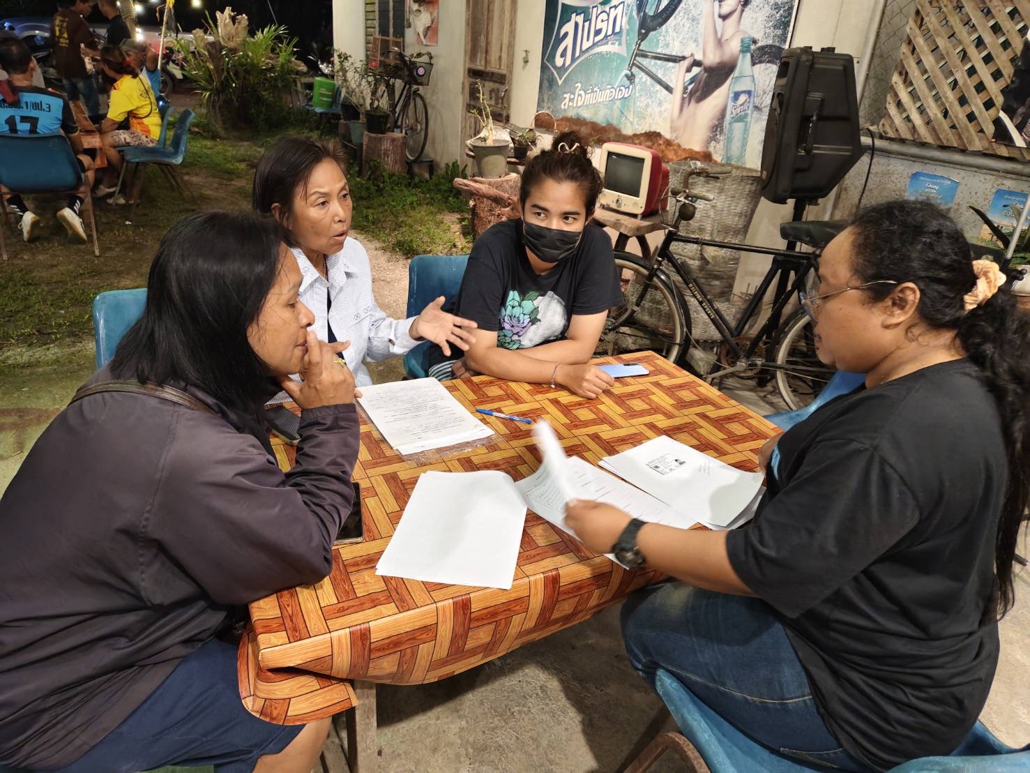 พช.เมืองยะลา ลงพื้นที่ติดตามการดำเนินงานกองทุนพัฒนาบทบาทสตรีตำบลลำพะยา