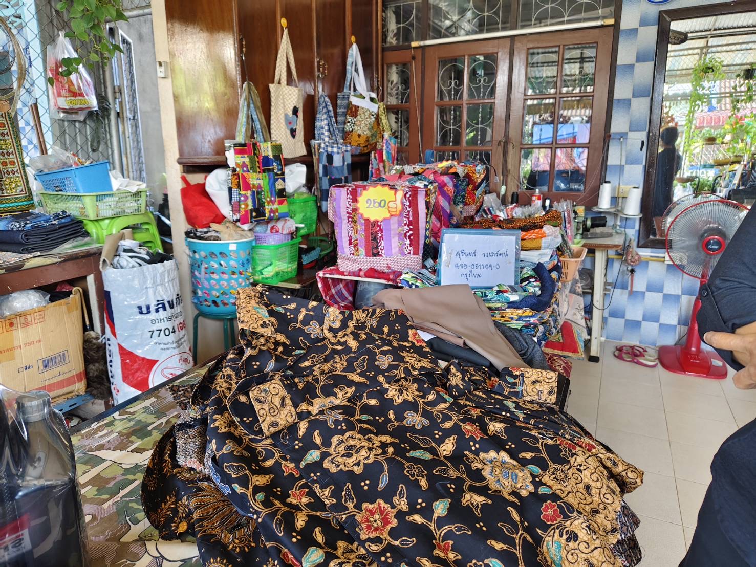 พช.เมืองยะลา ลงพื้นที่ให้คำปรึกษาและแนะนำการลงทะเบียนผู้ผลิต ผู้ประกอบการ OTOP รายใหม่