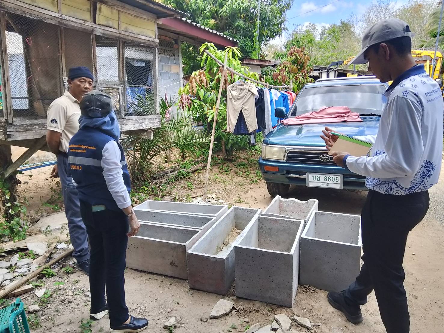 พช.เมืองยะลา ร่วมติดตามผลการดำเนินงานตามโครงการส่งเสริมอาชีพเยาวชนต้านยาเสพติด กองทุนแม่ของแผ่นดิน หมู่ที่ 2-3 ตำบลพร่อน อำเภอเมืองยะลา  จังหวัดยะลา