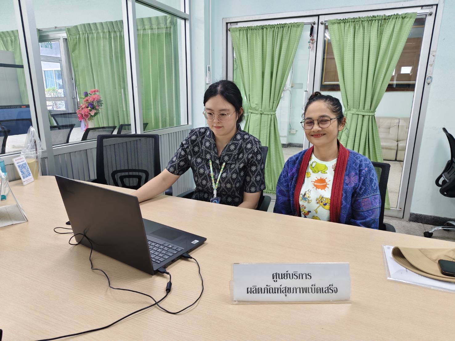 พช.เมืองยะลา ร่วมขับเคลื่อนงาน OTOP ยื่นขออนุญาตผลิตภัณฑ์ อย.ของวิสาหกิจชุมชนน้ำพริกสูตรแม่ผัว