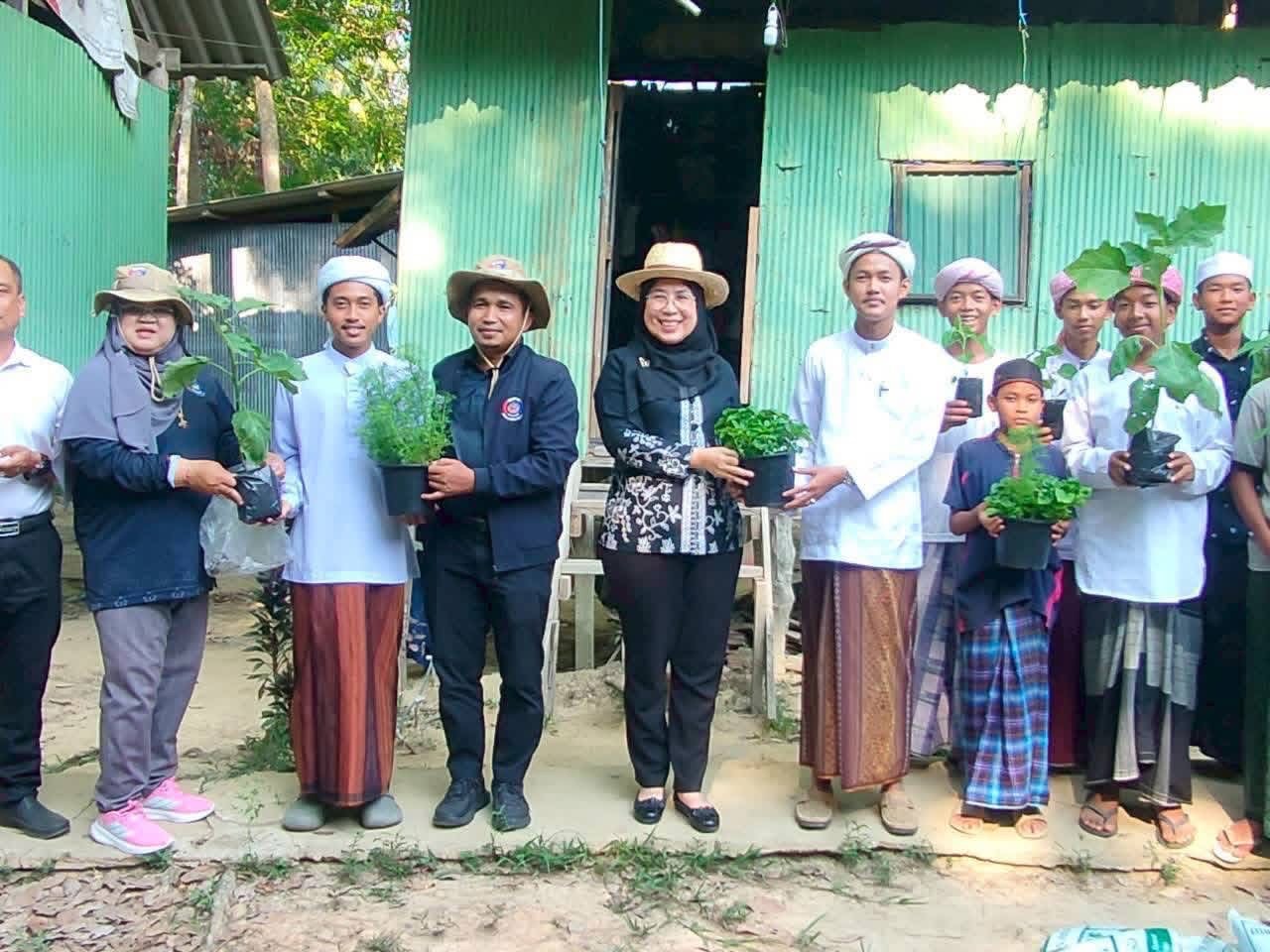 พช.เมืองยะลา การขับเคลื่อนโครงการปอเนาะสานใจฯ สู่การพัฒนา 