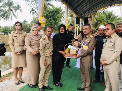 พช.เมืองยะลา ร่วมต้อนรับ พลเอกเฉลิมชัย สิทธิสาท องคมนตรี และคณะติดตามและขับเคลื่อนโครงการอันเนื่องจากพระราชดำริ เขตพื้นพื้นที่จังหวัดยะลา