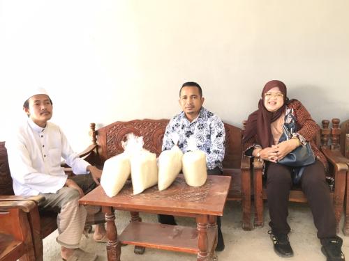 พช.เมืองยะลา ลงพื้นที่เยี่ยมสถาบันศึกษาปอเนาะธรรมศาสน์อิสลาม ตำบลตาเซะ   มอบเงินซากาตและฟืตเราะ(ข้าวสาร)