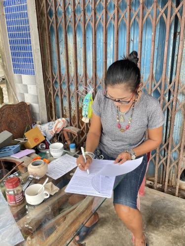 พช.เมืองยะลา ลงพื้นที่ประชาสัมพันธ์สร้างการรับรู้ โครงการคนละครึ่งพลัส แก่ผู้ประกอบการ OTOP ตำบลสะเตง