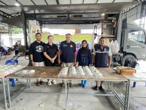 พช.เมืองยะลา ร่วมประกอบอาหารปรุงสุก โรงครัวพระราชทาน อำเภอเมืองยะลา 